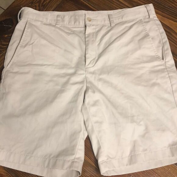 Jos A. BANK Traveler Size 34 Khaki Shorts - Picture 1 of 3